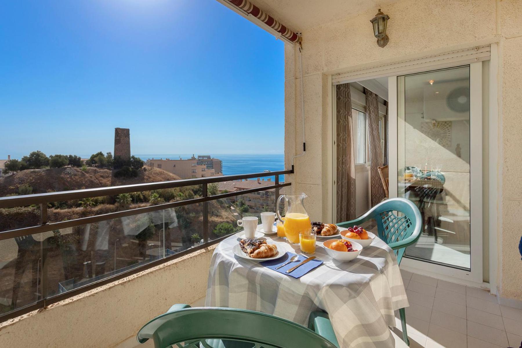 Beach And Pool Holidays At The Grand Coloso Benalmadena Exterior photo