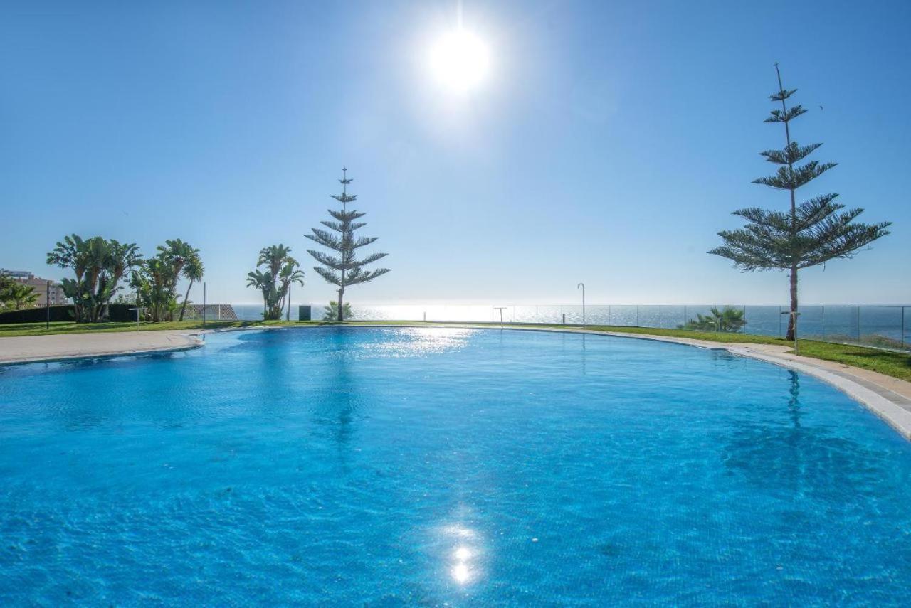 Beach And Pool Holidays At The Grand Coloso Benalmadena Exterior photo