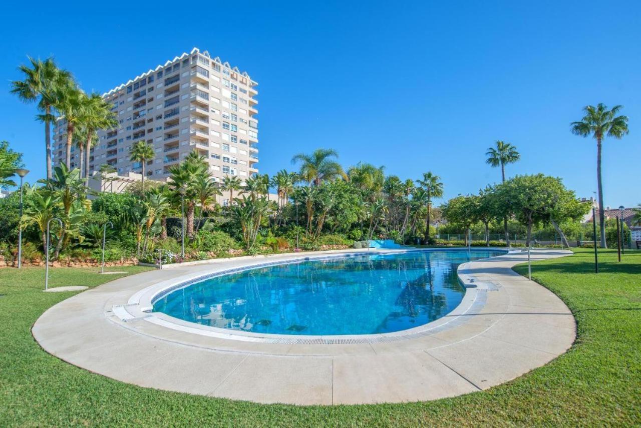 Beach And Pool Holidays At The Grand Coloso Benalmadena Exterior photo