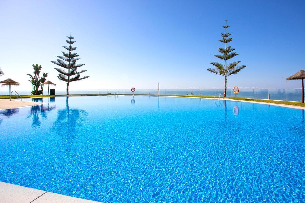 Beach And Pool Holidays At The Grand Coloso Benalmadena Exterior photo