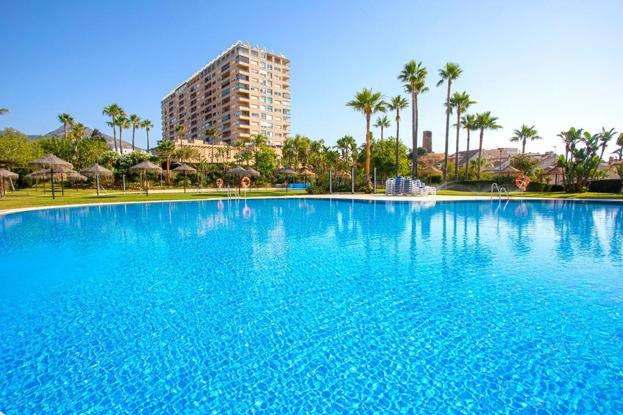 Beach And Pool Holidays At The Grand Coloso Benalmadena Exterior photo